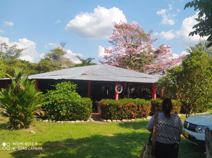 Los 3 Potrillos Estadero Bar